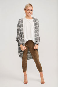 trendy cardigan layered outfit for women